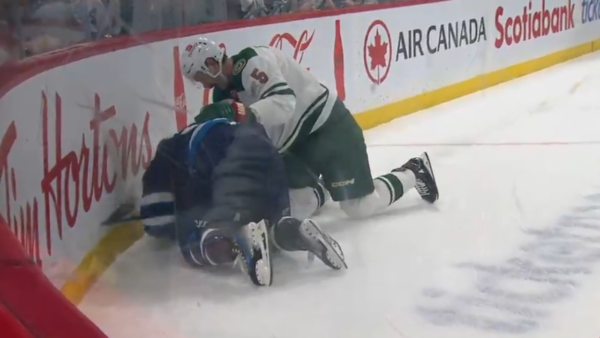 Jets’ Stanley drops glove with Wild’s Middleton after collision on Scheifele